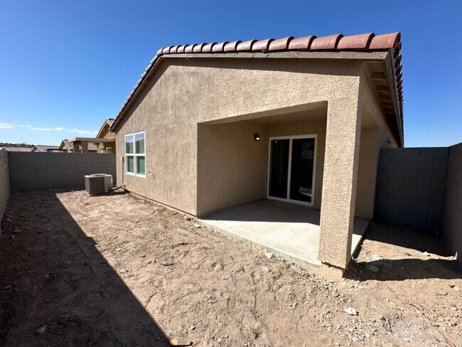 Building Photo - Beautiful 2024 Build 3 Bedroom Home- Move ...