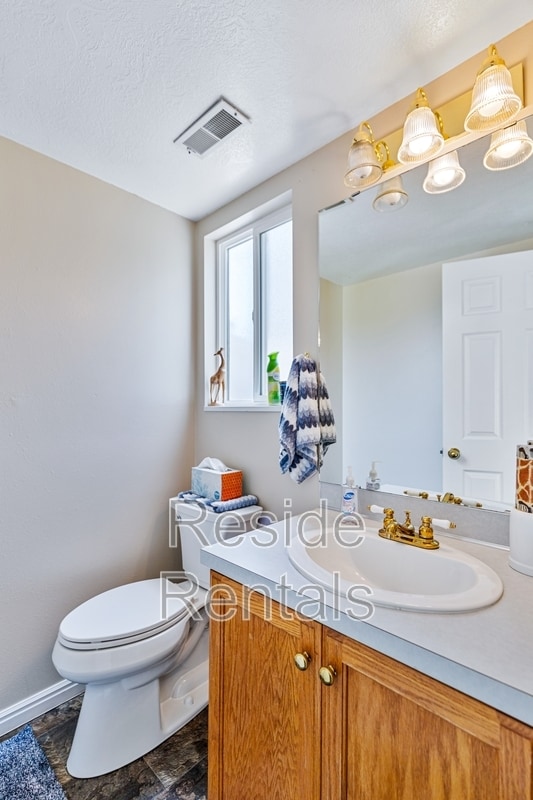 Building Photo - 1637 Talon Dr