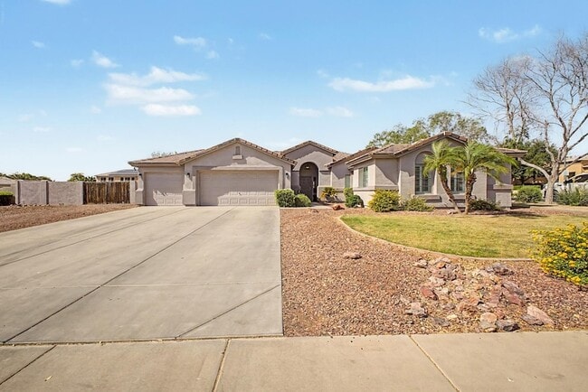 Building Photo - 8352 W San Juan Ave