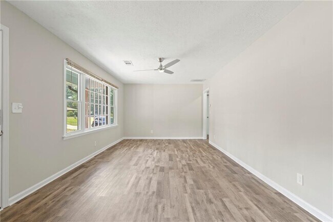 Building Photo - 33 Smyrna Powder Springs Rd SE