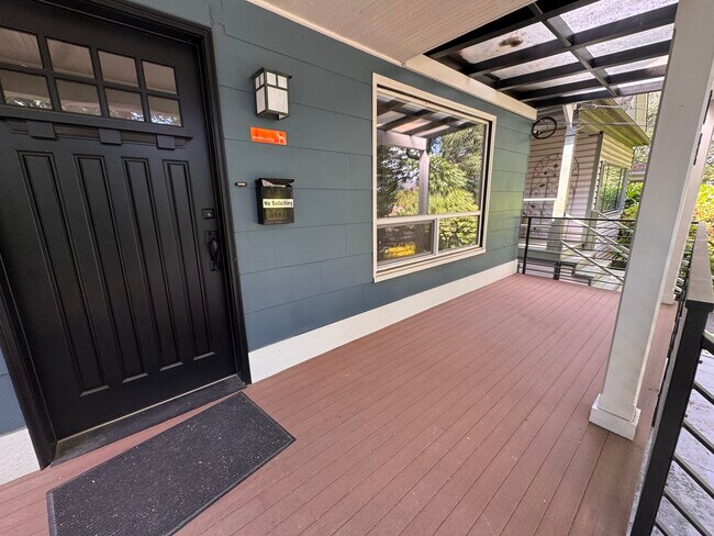 Building Photo - 919 25th Ave