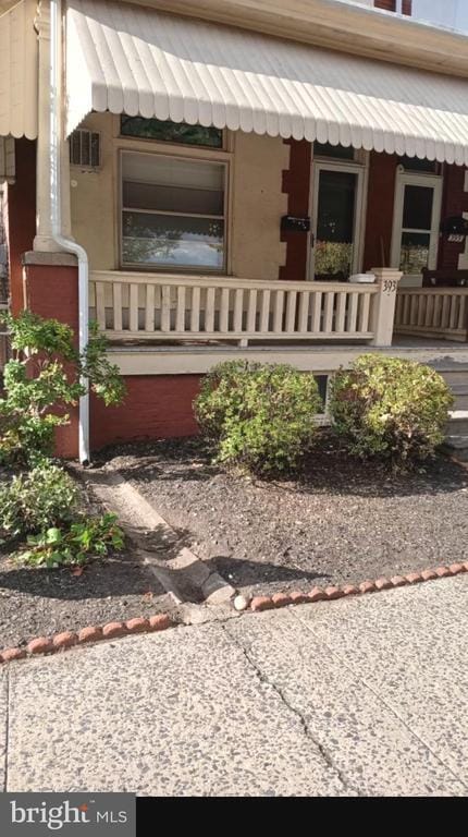 Building Photo - 393 N York St