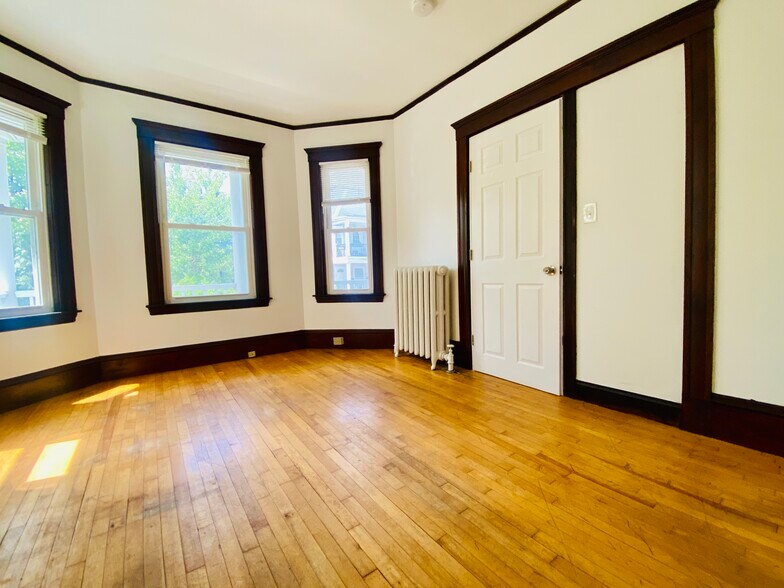 Building Photo - 39 Michigan Ave