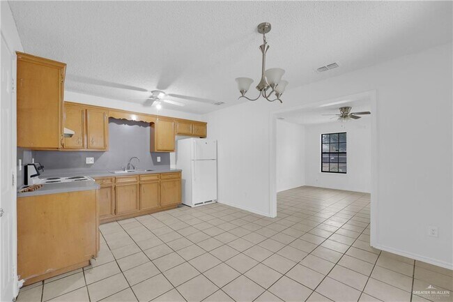 Building Photo - 4125 Goldenrod Ave