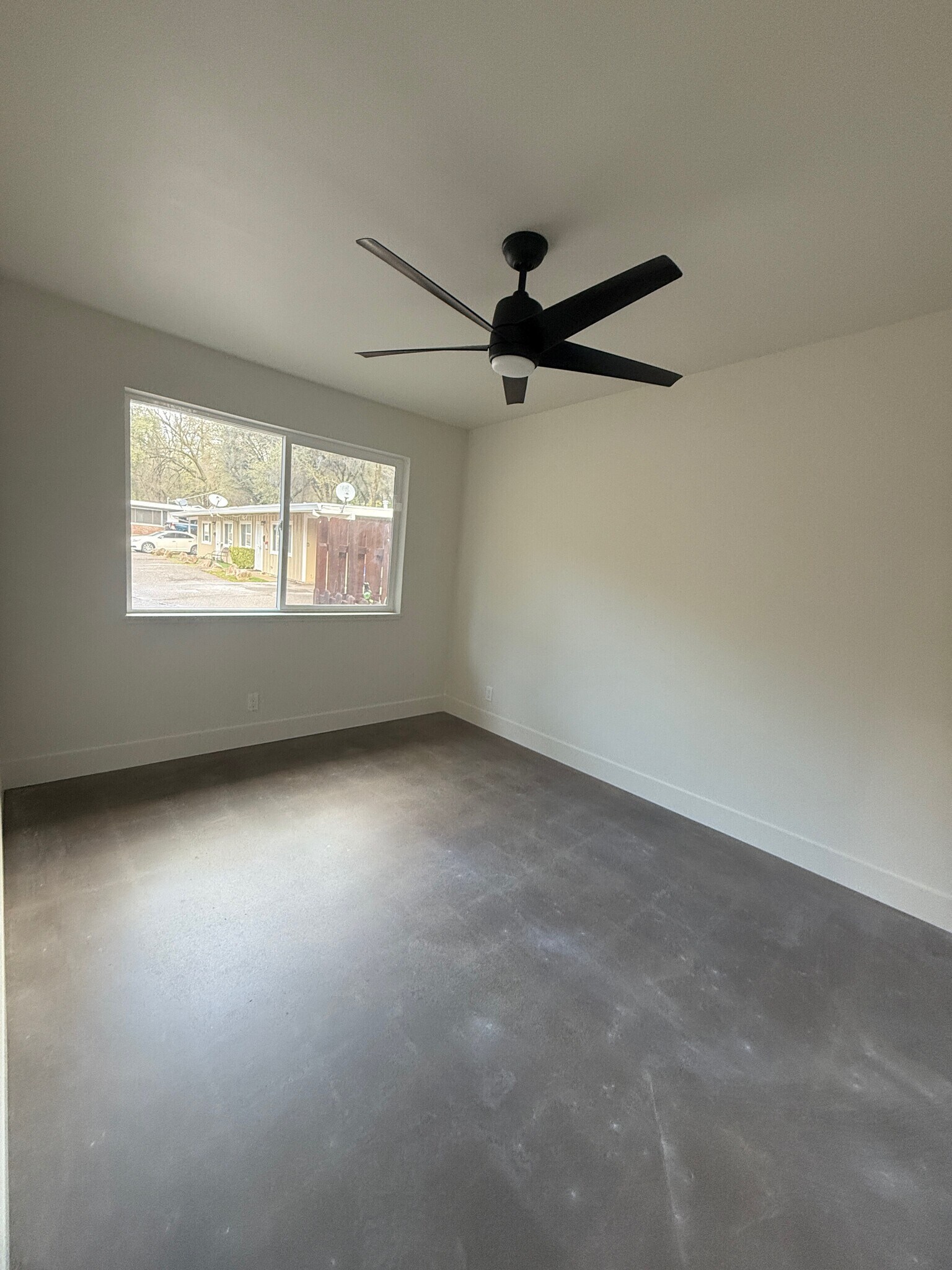 Building Photo - 2829 Manor Dr