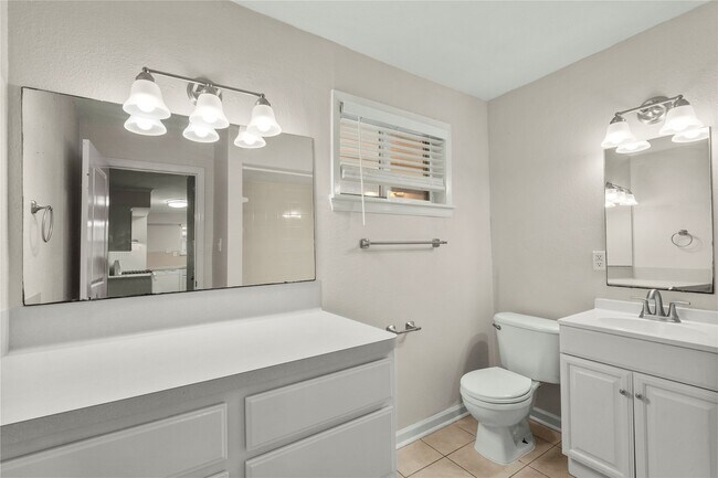 Building Photo - 102 The Strand