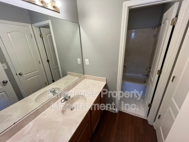 Building Photo - 9125 Cinderhill Cove E