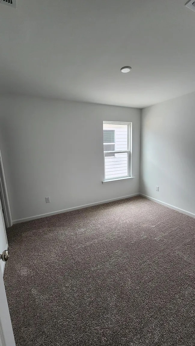 Building Photo - Room in House on Godwit Ln