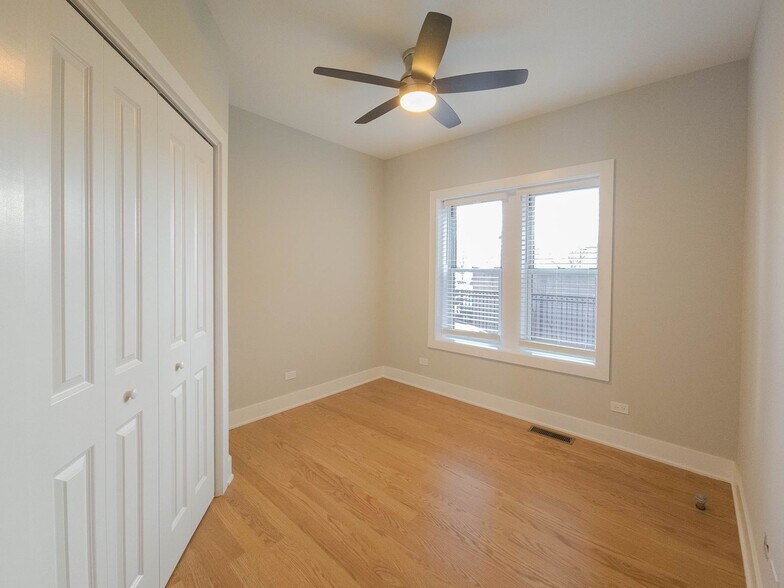 Building Photo - 4840 N Wolcott Ave