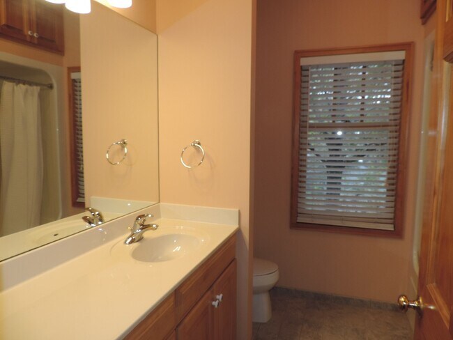 Building Photo - Luxurious 2bd Condo in Downtown Blowing Rock!