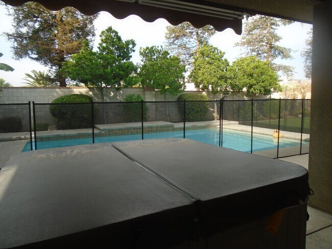 Building Photo - CUSTOM BUILT IN GATED SOUTHERN OAKS !!!  APPLICATION PENDING