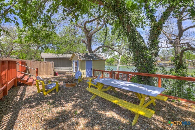 Building Photo - 1015 Reiley Rd