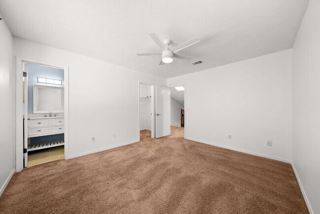 Building Photo - 6504 N Lagoon Dr