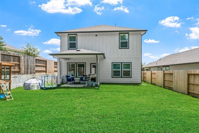 Building Photo - 18757 Timber Gln Dr