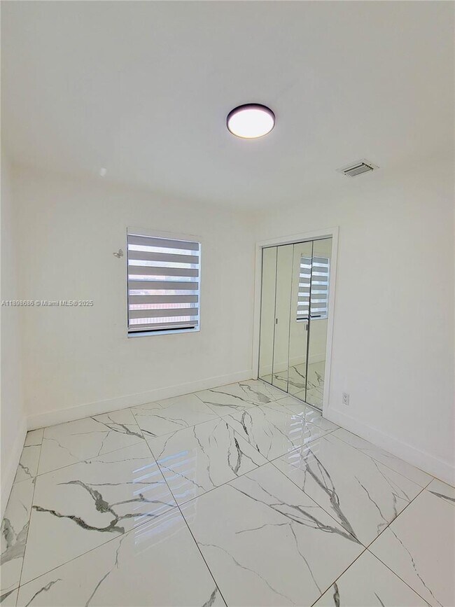 Building Photo - 8210 SW 29th St