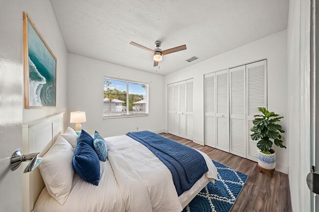 Building Photo - 197 SE Village Dr