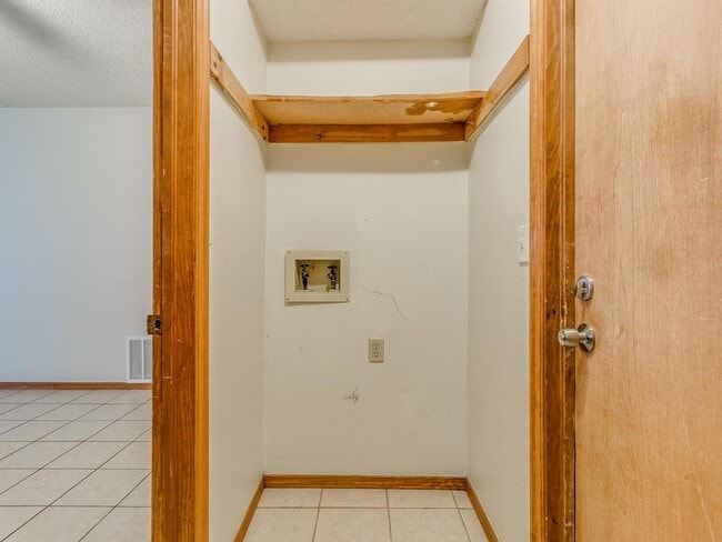 Building Photo - Adorable duplex in Norman