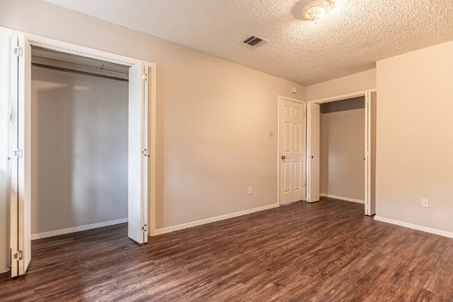 Building Photo - 6201 Berkett Cove