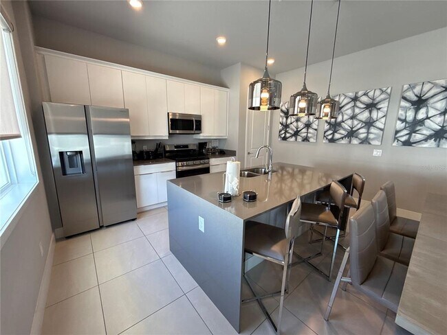 Building Photo - 7740 Sandy Ridge Dr