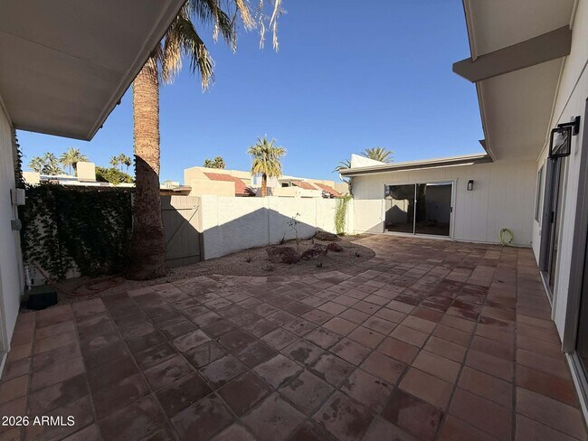 Building Photo - 313 S Desert Ave