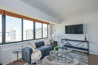 Building Photo - 522 21st St NW