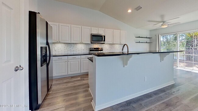 Building Photo - 12275 Deersong Dr