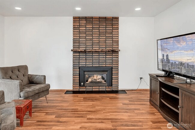 Building Photo - 921 Pershing Ave