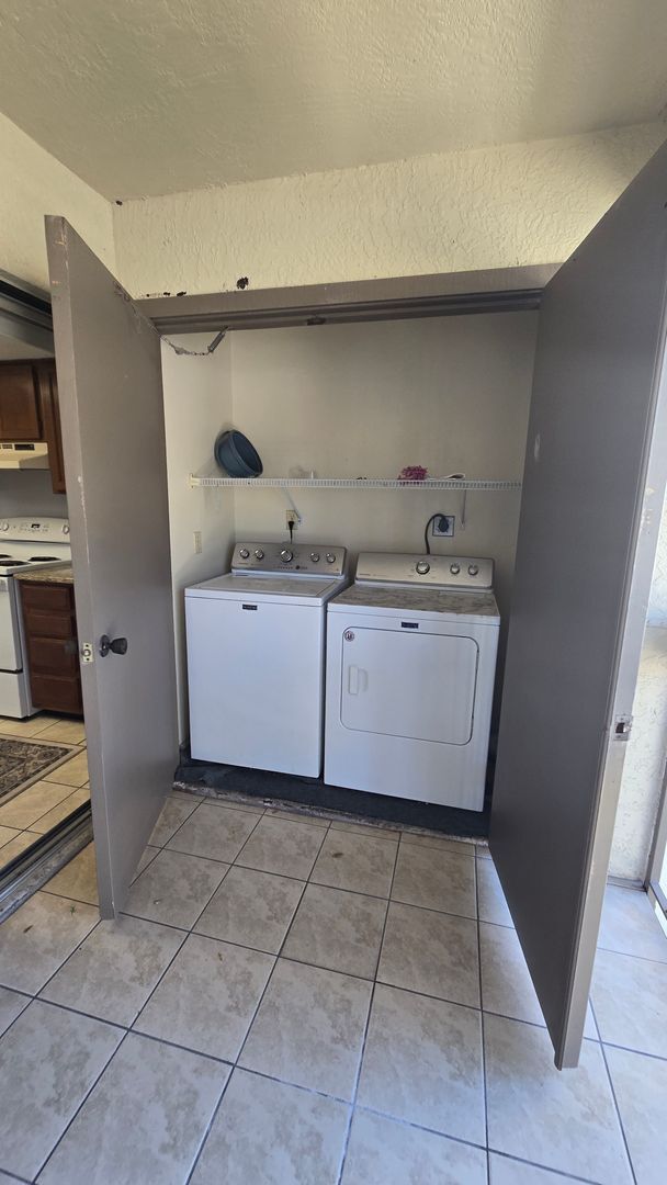 Building Photo - Furnished 2-Bed 2- Bath Condo