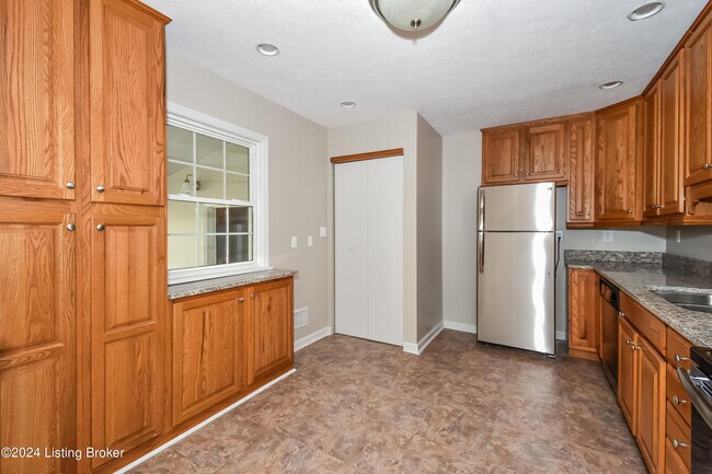 Building Photo - 6201 W Pages Ln