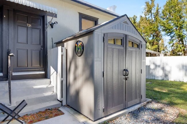 Building Photo - 728 Johnson Ave