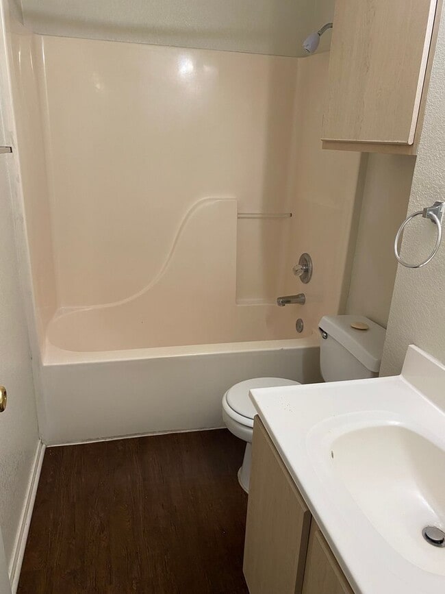 Building Photo - 5420 Creekridge A