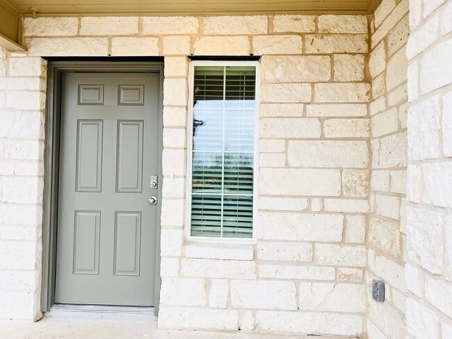 Building Photo - Modern 1-Story Home with Open Floor Plan & Spacious Backyard