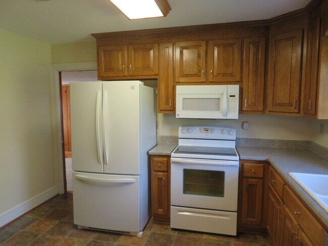 Building Photo - Meadowbrook Estates