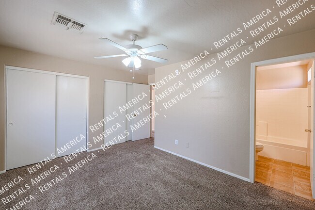 Building Photo - 12122 W Bloomfield Rd