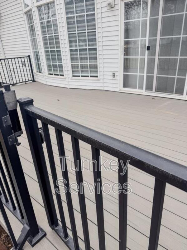 Building Photo - 717 Villa Plaza