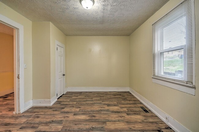 Building Photo - 1017 Fairview Ave