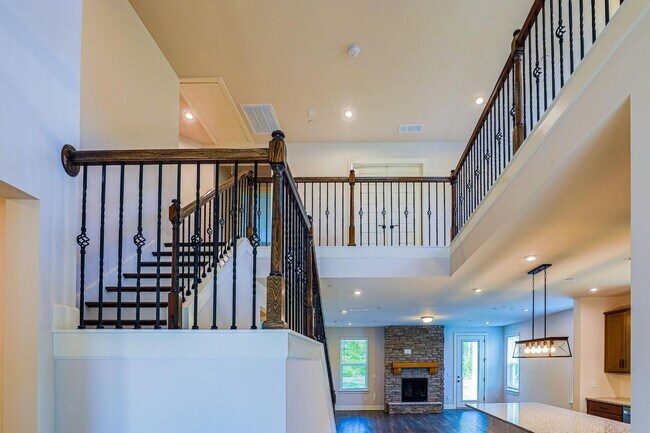 Building Photo - 5032 Ozment Dr