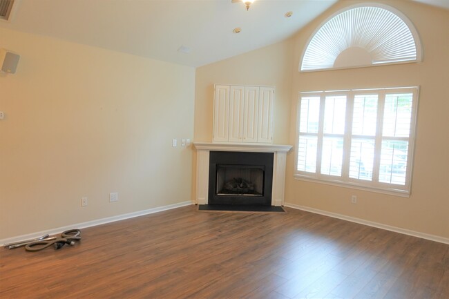 Building Photo - 303 Heritage Club Dr