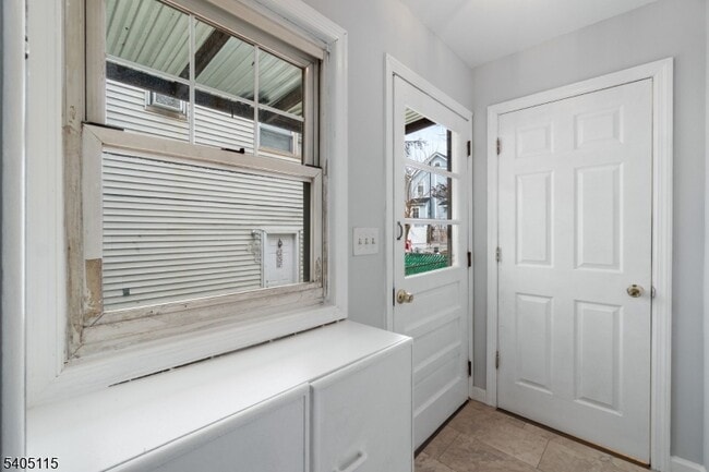 Building Photo - 120 Grant Ave