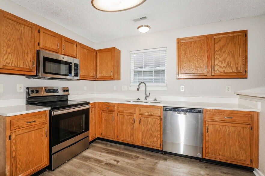 Building Photo - 629 Locust Grove Ln
