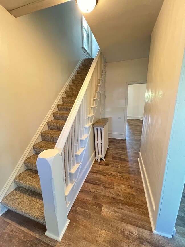 Building Photo - AVAILABLE JUNE - 4 Bed 2 Bath w/ Bonus Room & Garage