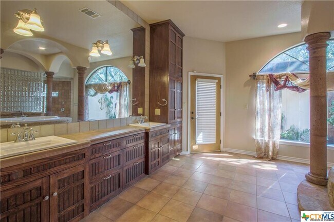 Building Photo - 2623 Kangaroo Ct