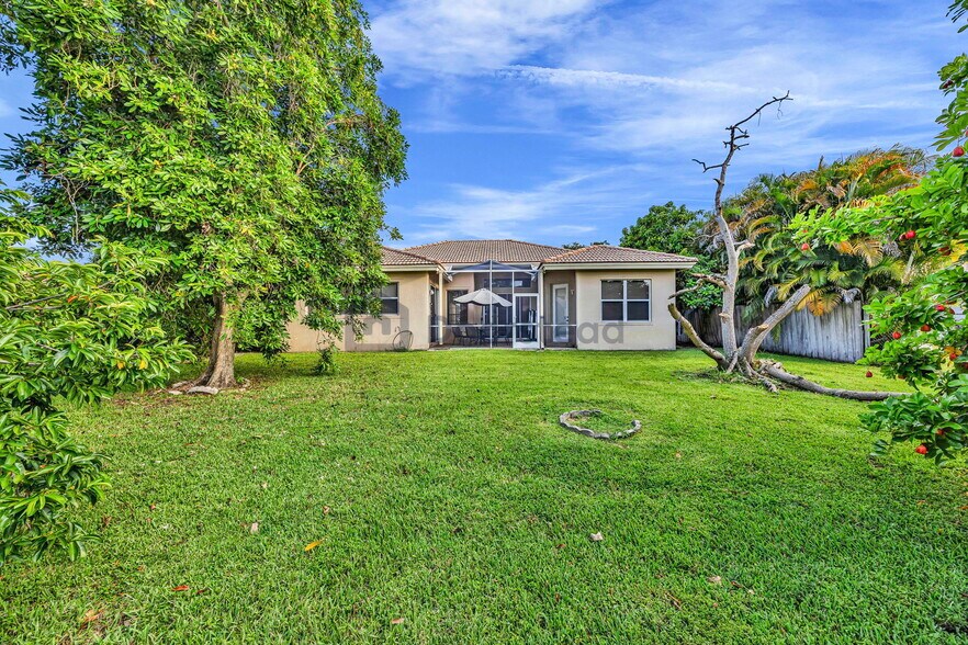 Building Photo - 10555 Paso Fino Dr
