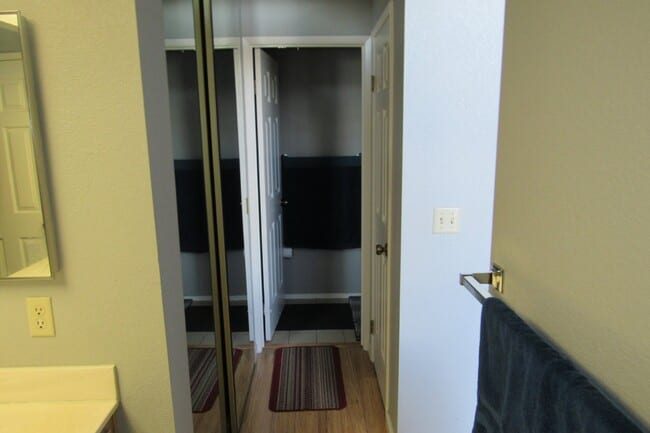 Building Photo - Beautiful 3 Bed/2.5 Bath Townhome