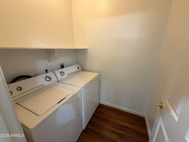 Building Photo - 998 E Mission Dr