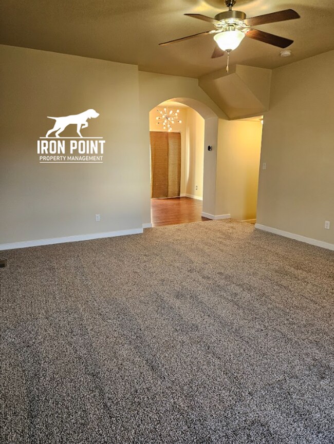 Building Photo - 3bed/2.5 bath Townhome in Boise w/2 Car Garage, Community Pool & Fitness Center