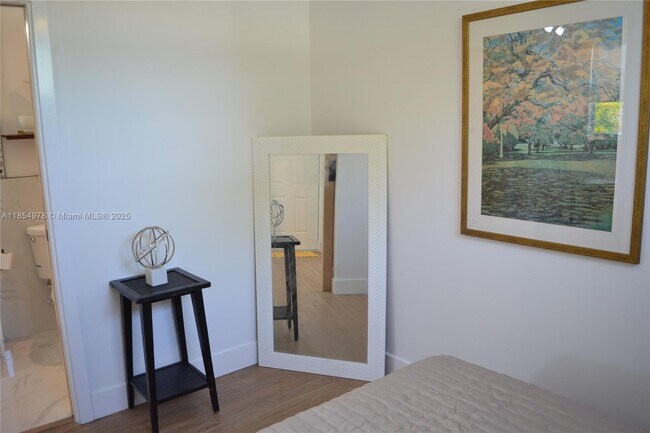 Building Photo - 621 SW 60th Ct