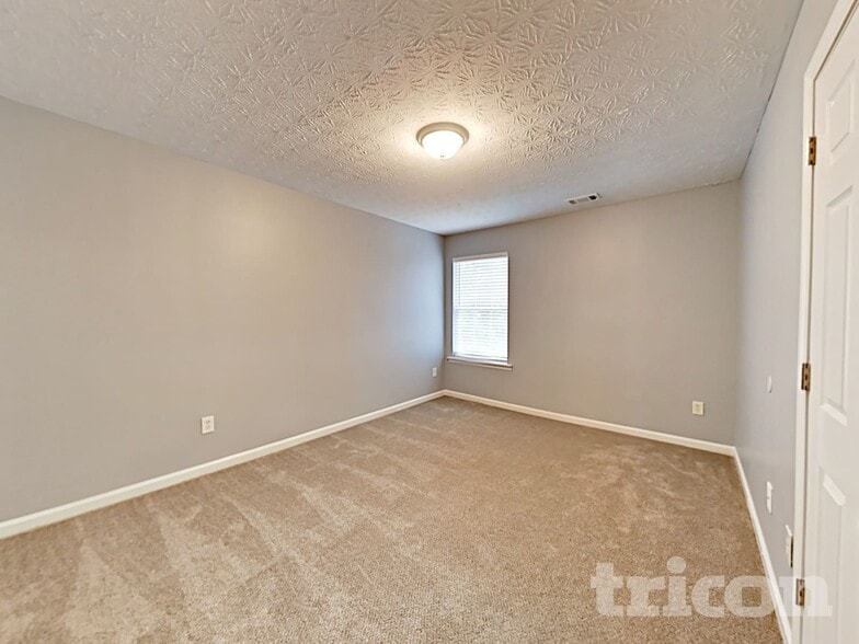 Building Photo - 422 Norton Xing