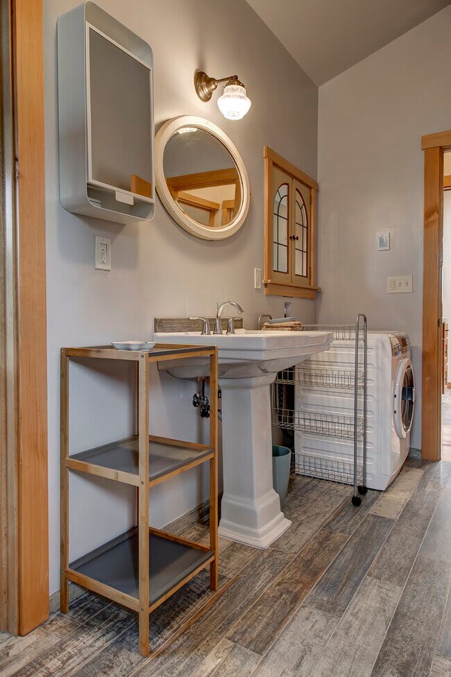 Building Photo - 5209 SE 60th Ave