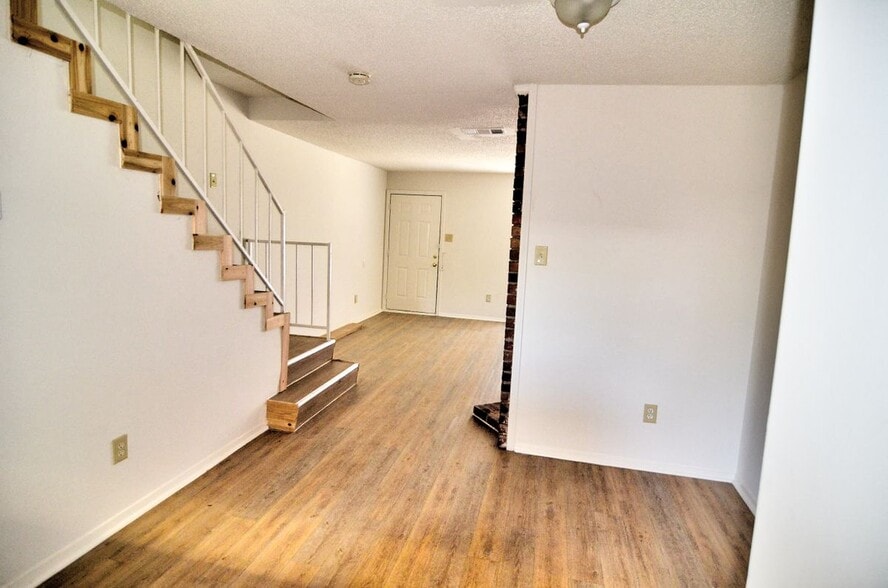 Building Photo - 9419 Olde Towne Row